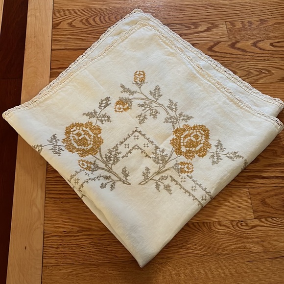 Vintage Embroidered Linen Small Square Table Cloth Handmade Cottagecore - Picture 4 of 5
